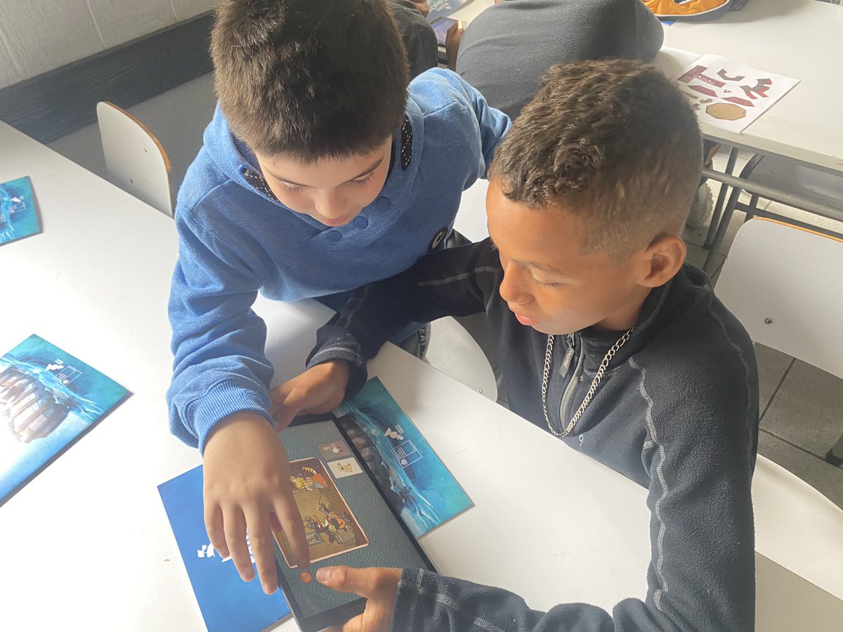 MisionFalucho's tweet photo. #Talca: 👧🏻🧒🏻 Niñas y niños de la esc.Brilla el Sol @daemtalca jugaron y aprendieron sobre los faluchos maulinos y la navegación fluvial en el S. XIX con el videojuego+paper toys @MisionFalucho🛶

⛵️Proyecto financiado por @ciencia_cl 

🙌Colabora:Ciencia Abierta de @ExploraMaule https://t.co/YIvKdn1qRV