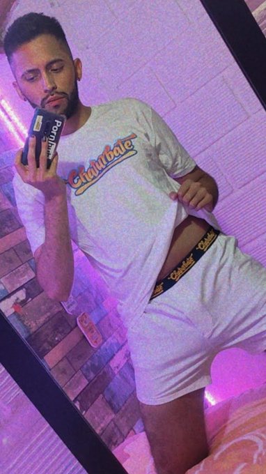 Chilling on my #CBswag ? @chaturbate https://t.co/HZHdDentZ9