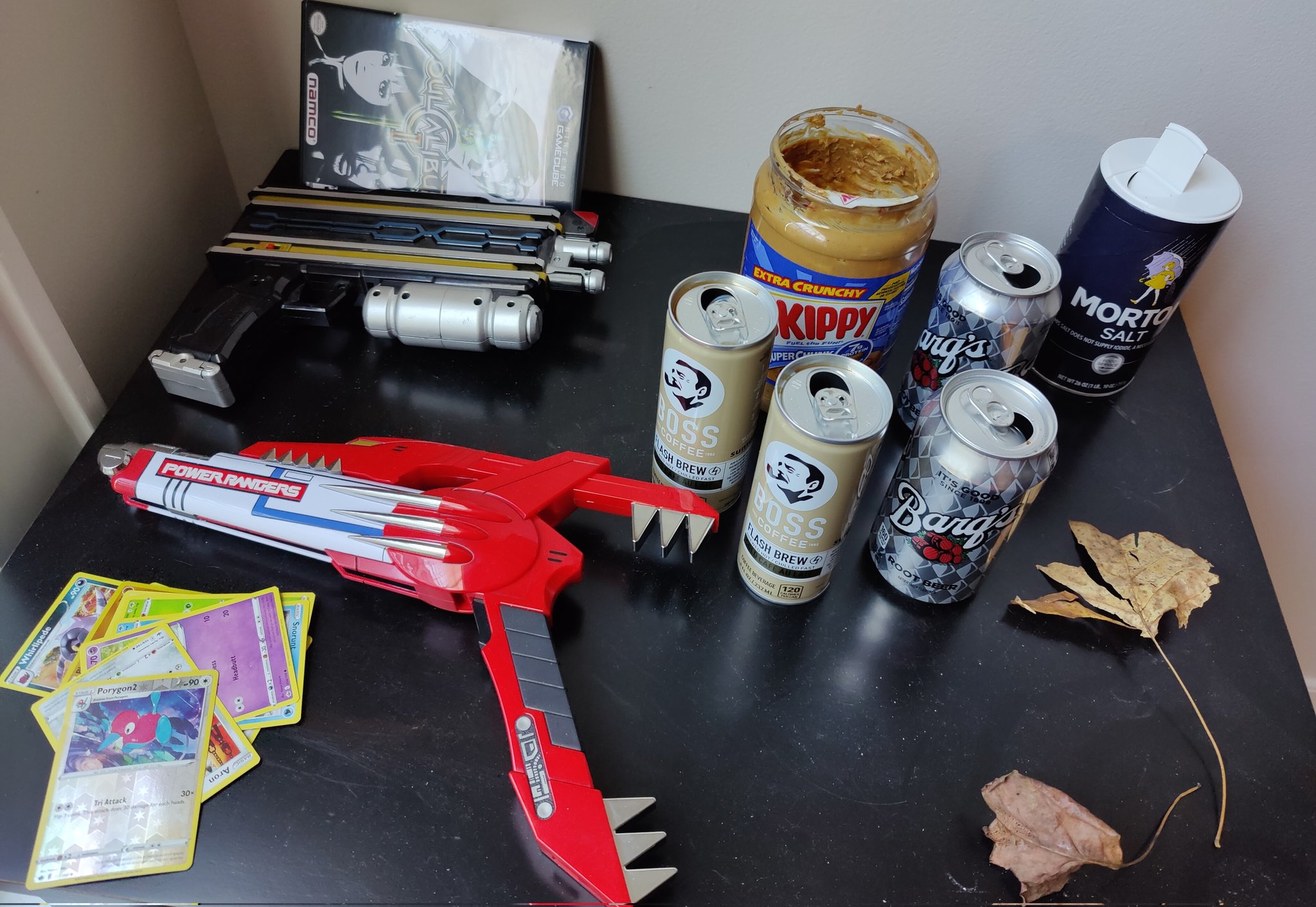 My bedside table https://t.co/PPMrXeZ1BV