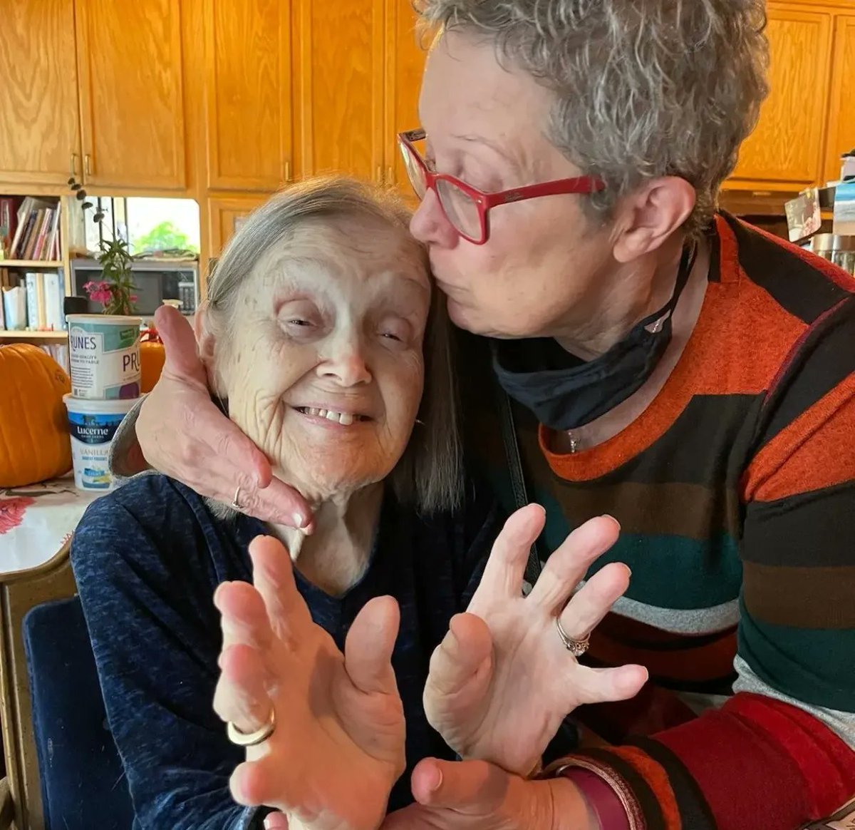 jhjones's tweet photo. Ty @ClassicalKUSC @JenMillerRadio for the #sisterrequest #morningrequest #Handel #Semele "Where e're you Walk". Was thinking of my mom, who died at 92 last month π₯°π. https://t.co/K2rjhbpF1F