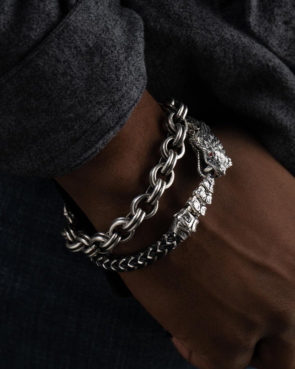 Our friend Jamel wearing a stunning Sterling Silver stack: the BR7 snake bracelet and the BR30 chain.
What do you guys think?
#mensfashion #menstyle #mensjewelry #mensbracelets #silverjewelry #whatguyswant #giftsforhim #giftsforboyfriend #giftsforguys