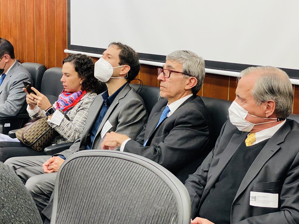 BancoRepublica's tweet photo. #AEstaHora la #JuntaBanRep asiste a citación de control político en la Comisión Tercera del @SenadoGovCo para presentar el Informe al Congreso https://t.co/0SRQb3wKLL