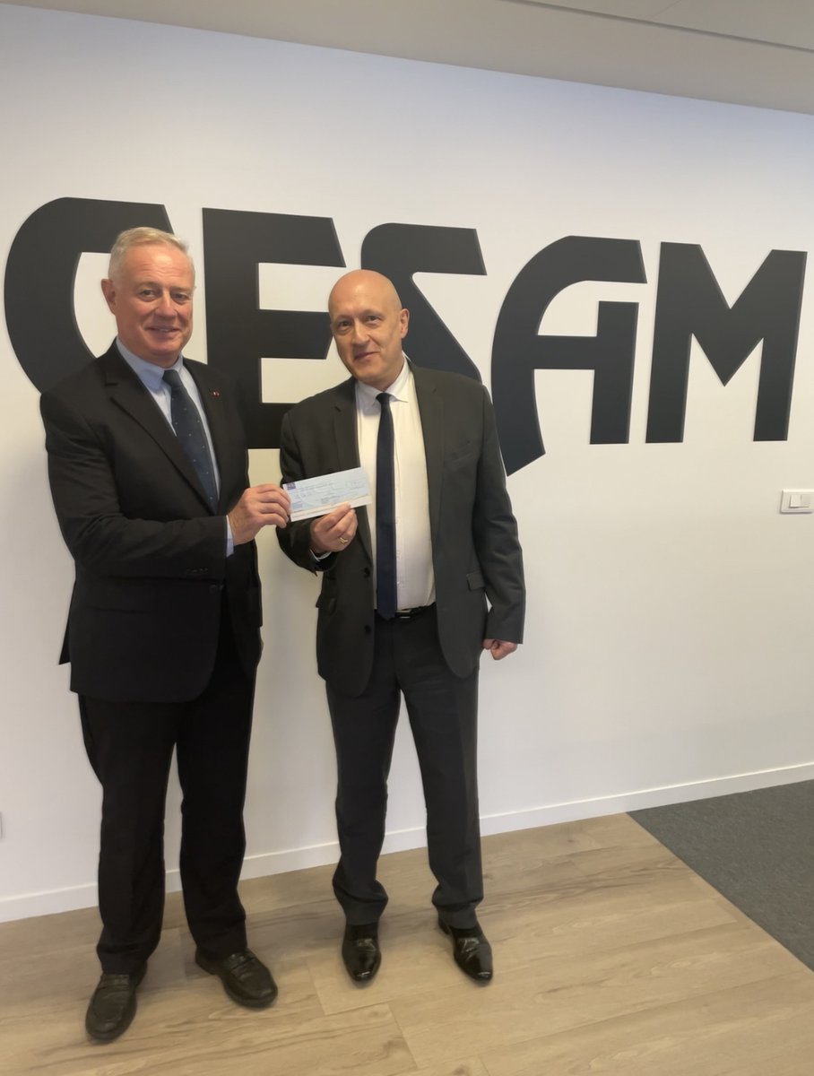 CESAMAT's tweet photo. 📢⚓L’ensemble de la Communauté des Assureurs Maritimes et Aviation du marché français remercie l’Amiral Emmanuel de Oliveira, Président de la SNSM, de sa visite dans les locaux du CESAM pour la remise du chèque de dons collectés lors du Rendez-Vous ParisMAT 2022. https://t.co/hiQbyRjgLA