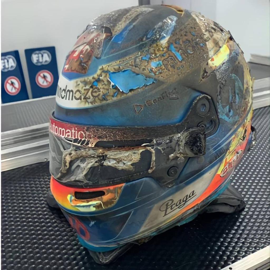 AlertaF1's tweet photo. En un día como hoy, pero de 2020 en Bahrein...

Romain Grosjean sufría uno de los accidentes más terribles que se hayan visto en la F1 de los últimos tiempos.

Pero afortunadamente, el Francés logró salir de entre las llamas por su propio pie y vive para contarlo. https://t.co/m1sCQy2y10