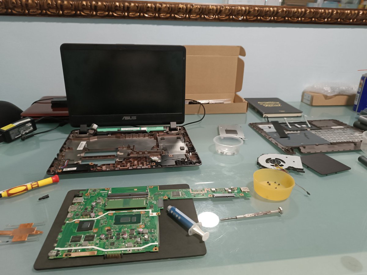ai_square's tweet photo. Working on a Twitter customer's laptop tonight. Lepas tu ada satu sebuah lagi laptop customer beli, nak servis dulu sebelum serah esok.
#BorakTech https://t.co/Q22INY0Ema