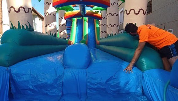 Mundodiverti14's tweet photo. Ⓜ️E M O R I E S
El 6 de Agosto estuvimos en Fresno de la Polvorosa 💦
🙏Muchas gracias por confiar en nosotros😄 !
#fiestas #fiestasinfantiles #clubsdeportivos #lasercombat #hinchables #animación #entretenimiento https://t.co/66Nmoez7fd