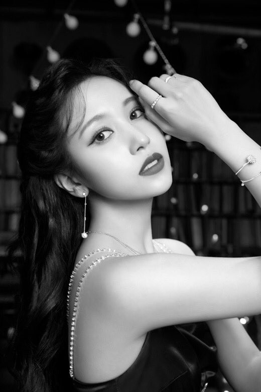 swan_mitang's tweet photo. CHRISTMAS with MINA 🎄
#MinaxMetrocity
#TWICE  #MINA #미나 @JYPETWICE https://t.co/pJw82849Bz