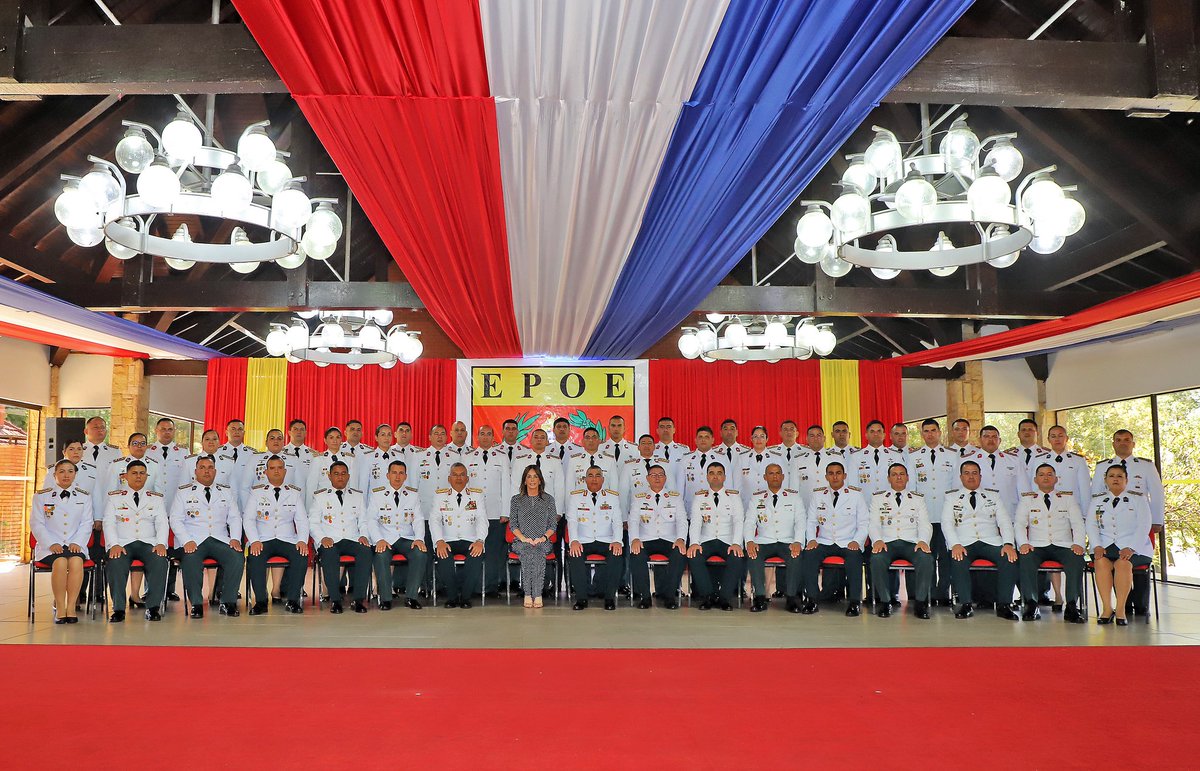 silvana_abdo's tweet photo. Nuestras felicitaciones y gratitud por su labor a los egresados de la Escuela de Perfeccionamiento de Oficiales del Ejército “Gral. Brig. Eugenio Alejandrino Garay.”👏🏻👏🏻 Trabajando y perfeccionándose para servir a nuestra Nación.🇵🇾 https://t.co/Y8XSYVCqYp