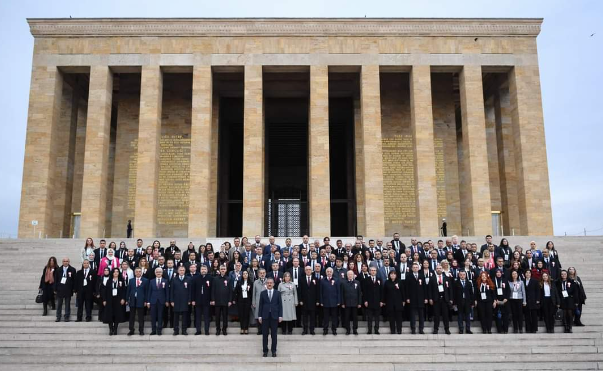 masimkoksalaihl's tweet photo. Okulumuz Tek. ve Tasarım Dersi öğretmeni Ahsen DOĞANAY, 24 Kasım Öğretmenler Günü'nde,Cumhurbaşkanı Recep Tayyip Erdoğan ve Milli Eğitim Bakanı Mahmut Özer ev sahipliğinde gerçekleştirilen törenlerde,yılın öğretmenleri arasında Ankara'yı temsil etti. Öğretmenimizi tebrik ederiz. https://t.co/kWK3rZWUr5