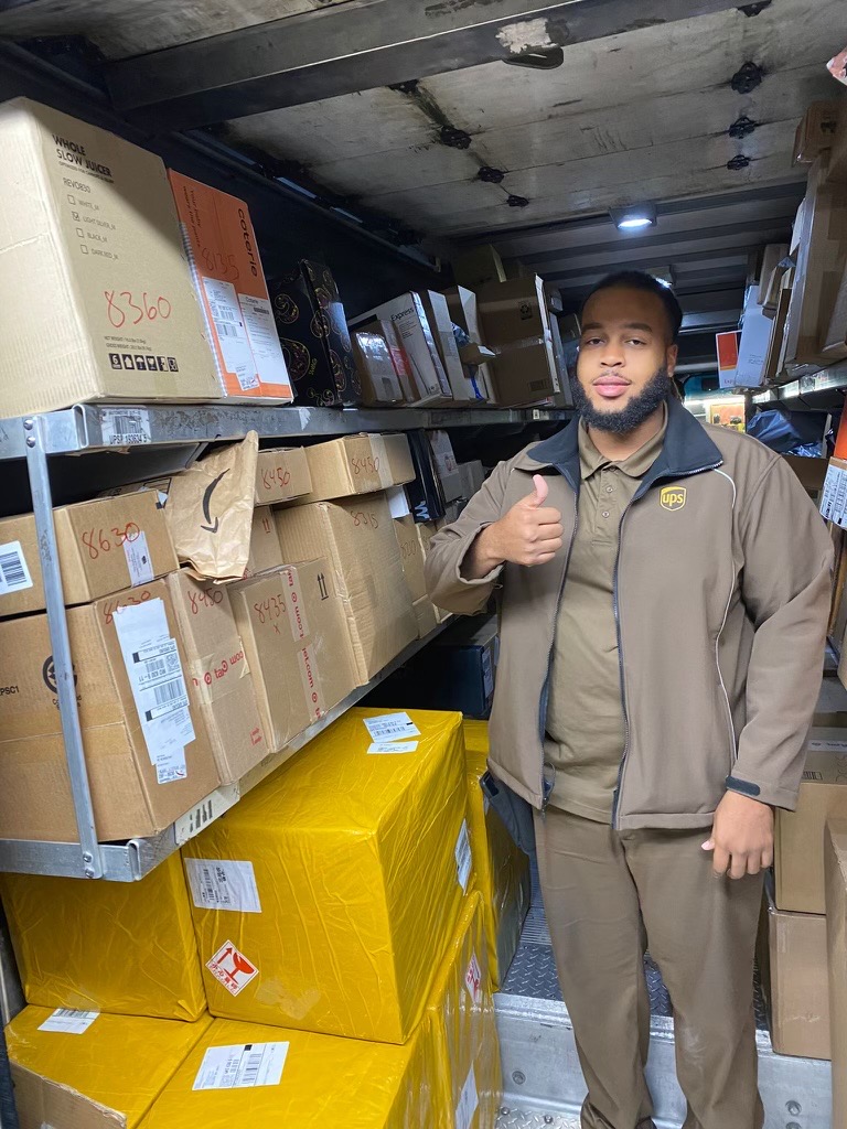 U know when u have the driver's approval, u have some good Preloaders on the boxlines.👏🏾<a href="/taycam96/">Taylor</a> &amp; Anthony Allen Jr. THANK you for the killer loads! By doing our job, it makes the driver's job that much easier. U are appreciated!🙌🏾 #UPSrocks <a href="/juan_morales_FL/">Juan Morales</a> <a href="/H0lly1124/">Holly Rogers</a> <a href="/UPSers/">UPSers</a>