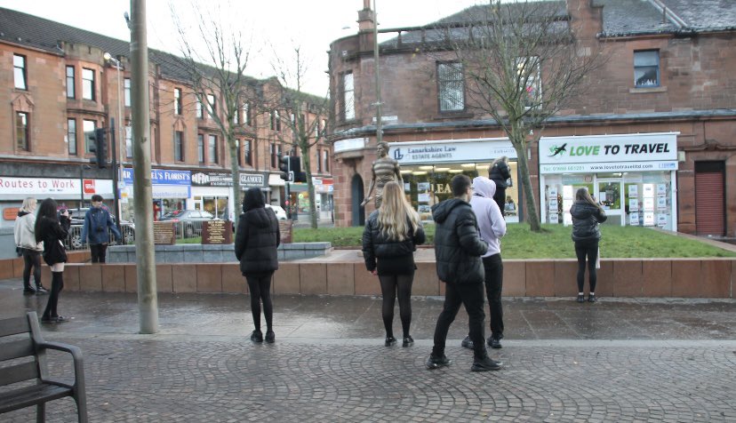 dept_art's tweet image. 📷🎨The Photographers working on camera techniques in the local area this afternoon📷🎨#skillsdevelopment #imagemaking