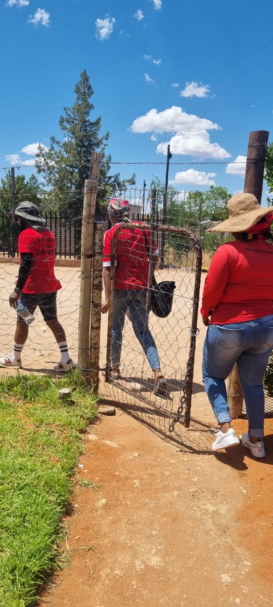 effnorthercape's tweet photo. [Target] : The EFF ZF Mgcawu final push in Dawid Kruiper subregion of #EFF1MillionMembershipCampaign 
@EFFSouthAfrica https://t.co/AanWeMKXsy