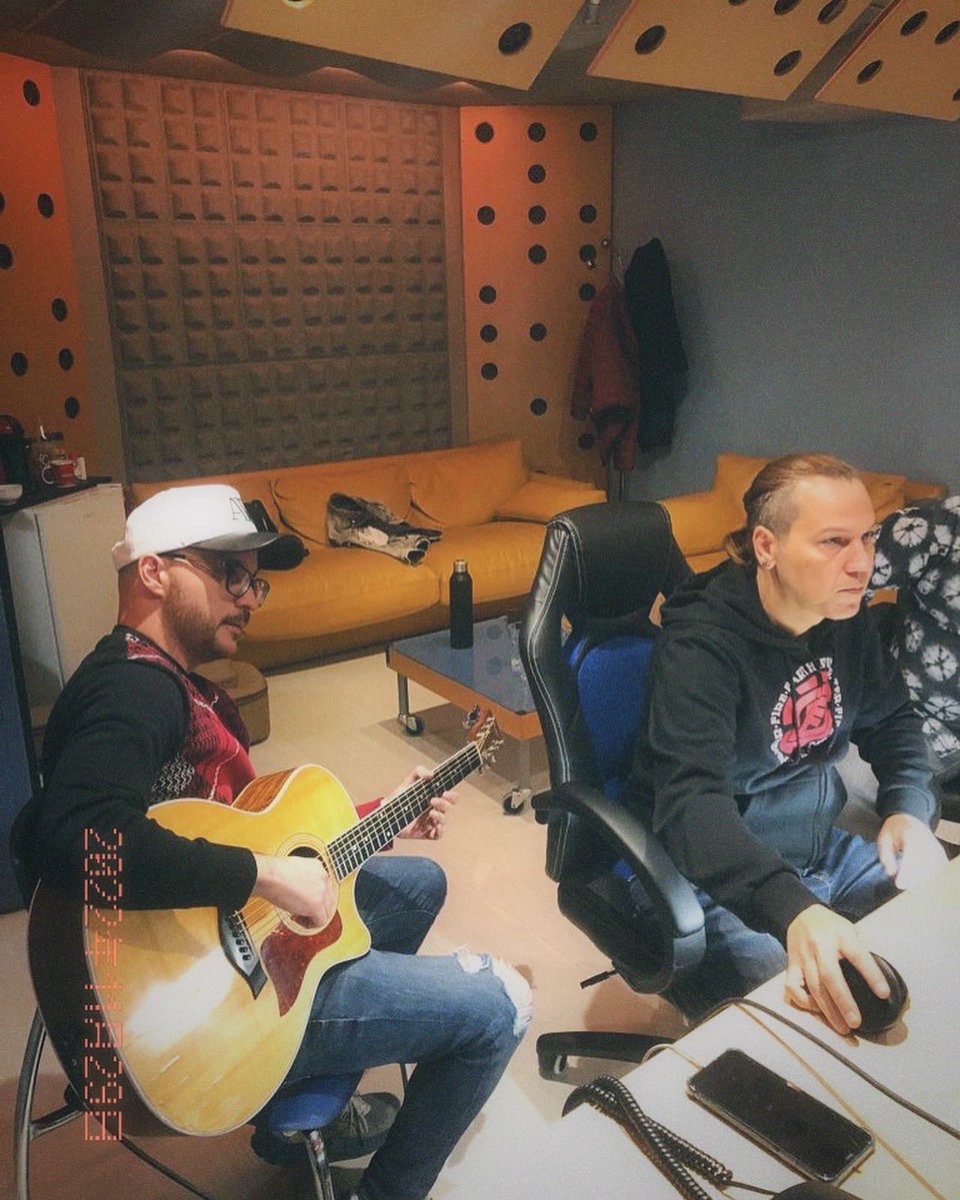 peermusicSpain's tweet photo. Esta mañana hemos tenido la visita de @danibaronmusic en el estudio escribiendo con @jjccffll y @danieldbsound ✍🏻🫶🏻✨ https://t.co/KPXTKryQnc