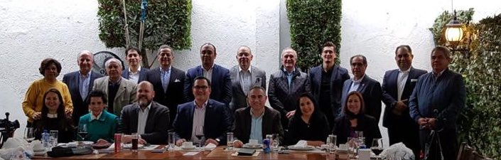 JACentenoR's tweet photo. Muchas gracias al Pdte. Rodolfo Valadez y a los integrantes del sector automotriz por invitarme a su comida de fin de año.

Un sector pilar de la economía del país, aportando el 3.5% del PIB y que en 2021 generó arriba de los 930 mil empleos. 🇲🇽 
Trabajando con #VisiónDeFuturo https://t.co/GPN7zJm68i
