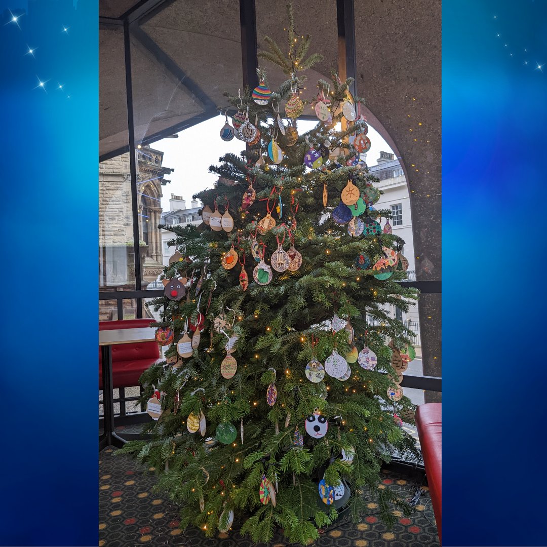 YorkTheatre's tweet photo. 🎄Take a look at the fabulous decorations on our Upper Foyer Christmas Tree. They are the handiwork of countless local primary school children from more than 30 schools.

Thanks to @Yorks_Education for organising this festive project. https://t.co/cH4NBuCc4w