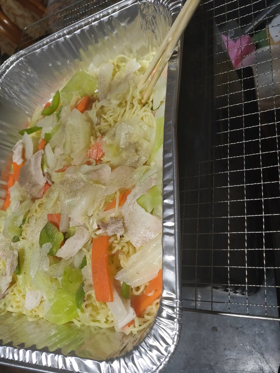 _bokeo's tweet photo. 焼きそば作り始めたの🥺 https://t.co/lDSLuViNAK