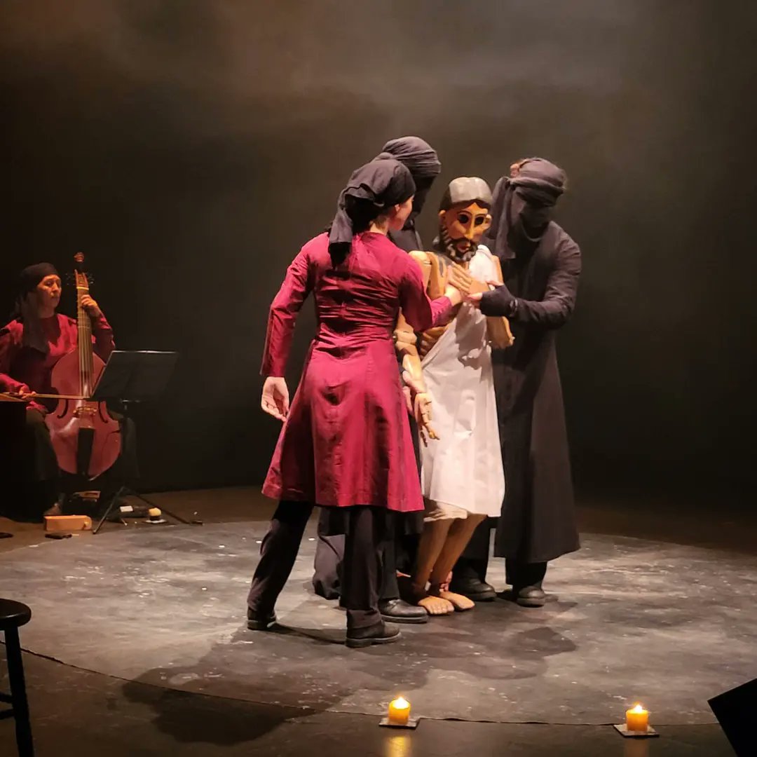 💫La preciosa e inmersiva obra teatral del "Misterio del Cristo de los Gascones"de <a href="/naodamores/">Nao d´amores</a> se ha representado hoy en la <a href="/CarcelSegovia/">La Cárcel. Segovia</a> llenando de emoción y dramatismo las miradas de los alumnos de los institutos Peñalara y La Albuera. Mañana turno del IES Andrés Laguna.