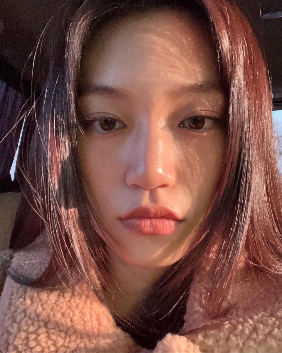 kcdoyeon's tweet photo. new winter collection unlocked. https://t.co/Xl3ey5EQKd