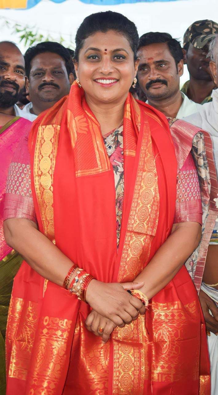 Image Latest Roja Actress Collections, Roja Playing Games, Dance in Public