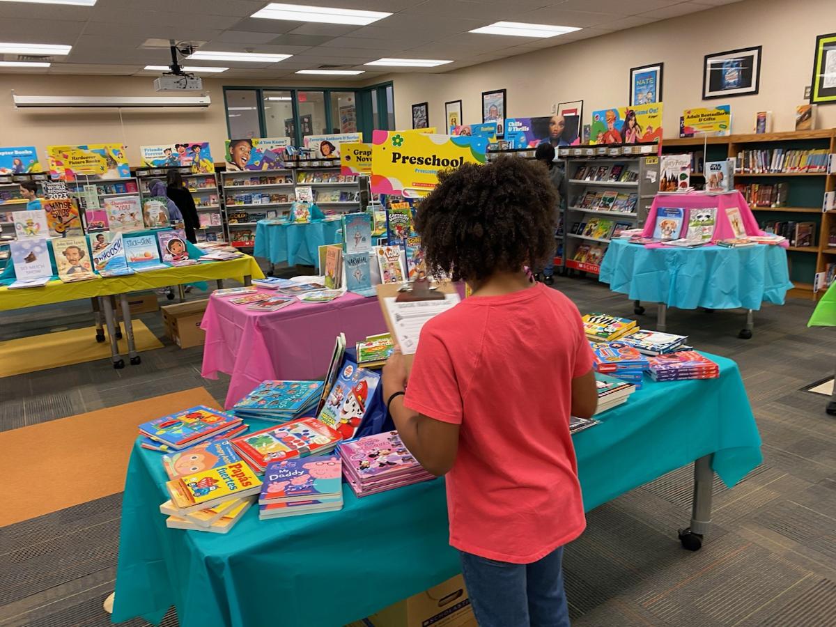 We had a blast getting ready for our Scholastic Book Fair before Thanksgiving Break! Students enjoyed browsing the awesome selection and making their wish lists....