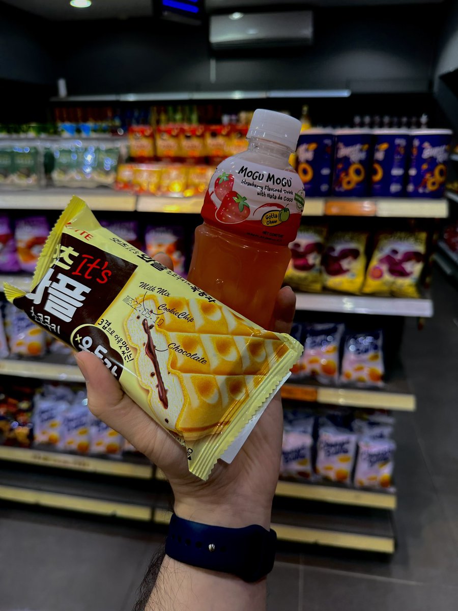 i_AsHx's tweet photo. Yummy snacks 😋😋 https://t.co/bha1rYk1MZ