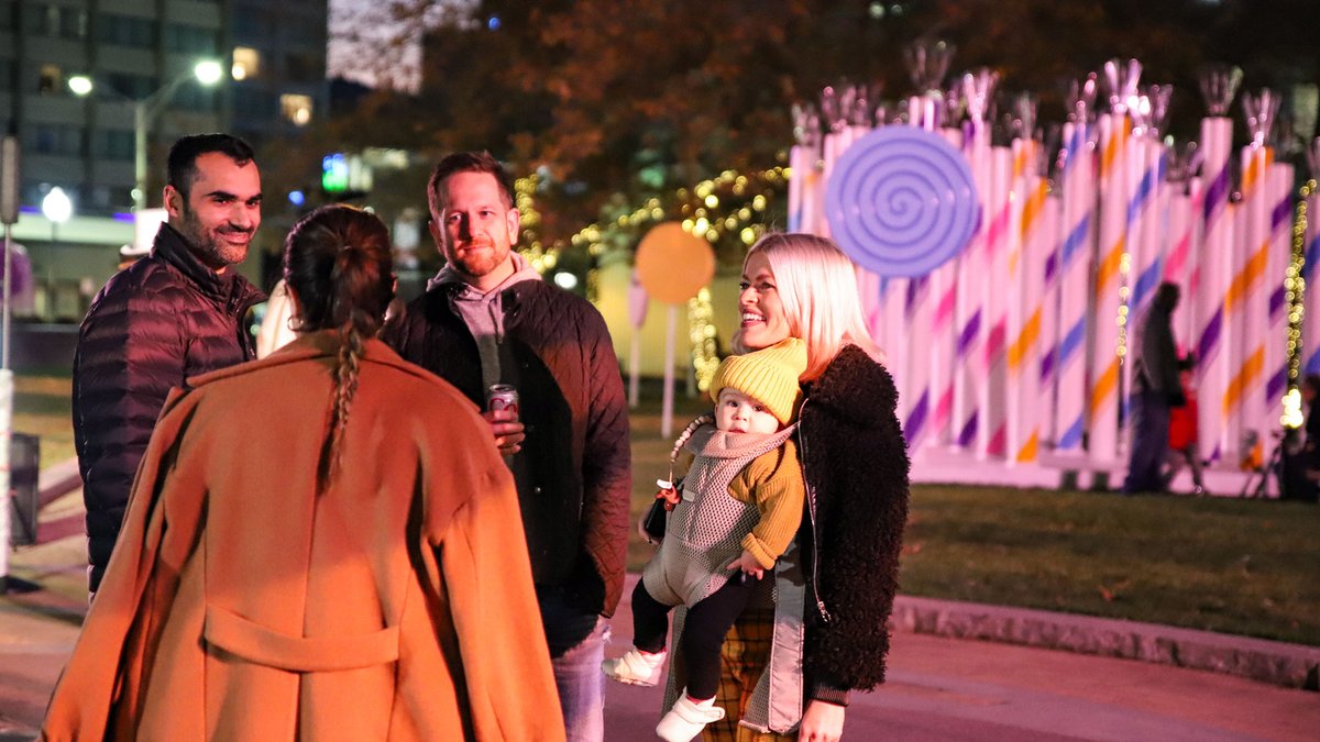 DowntownBalt's tweet photo. This weekend, the 12 Days of #CandyLane officially kicks off. Grab your friends, colleagues and neighbors and join us for a variety of holiday activities 🍬🍦 https://t.co/6jtt6S7NoJ #ProudlyBaltimore https://t.co/T7k4CnoxJO