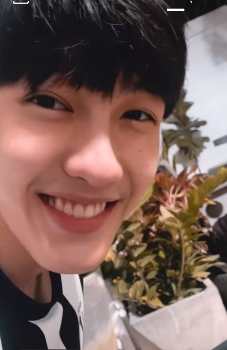 ddwj95's tweet photo. คนอะไรยิ้มหว๊านหวาน☺️❤️🫰#เนยวัดพลุ https://t.co/8KKC5SDGuZ
