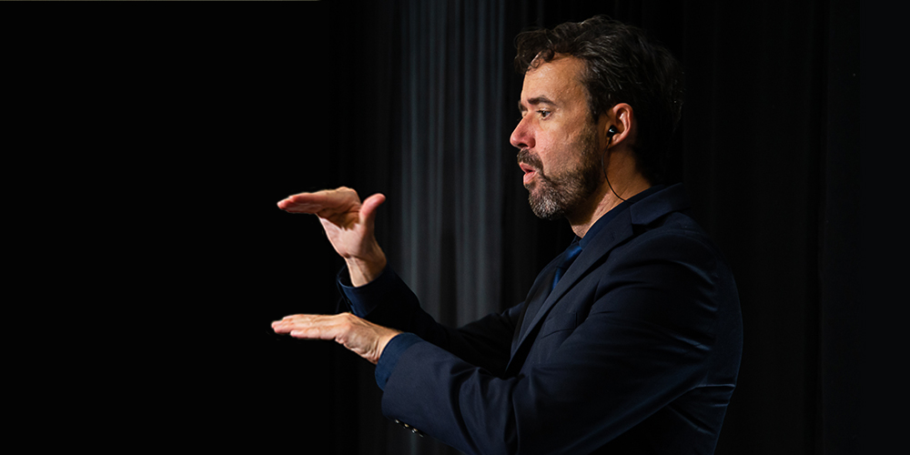 PSPC_SPAC's tweet photo. Sign language is much more than a way to communicate. Learn how interpreters from the #TranslationBureau help the Deaf community actively participate in events across the country: https://t.co/hxC51JvOlK
#AccessibleGC #InclusiveGC #SignLanguages #IDPD https://t.co/JAHKbAB0Hy