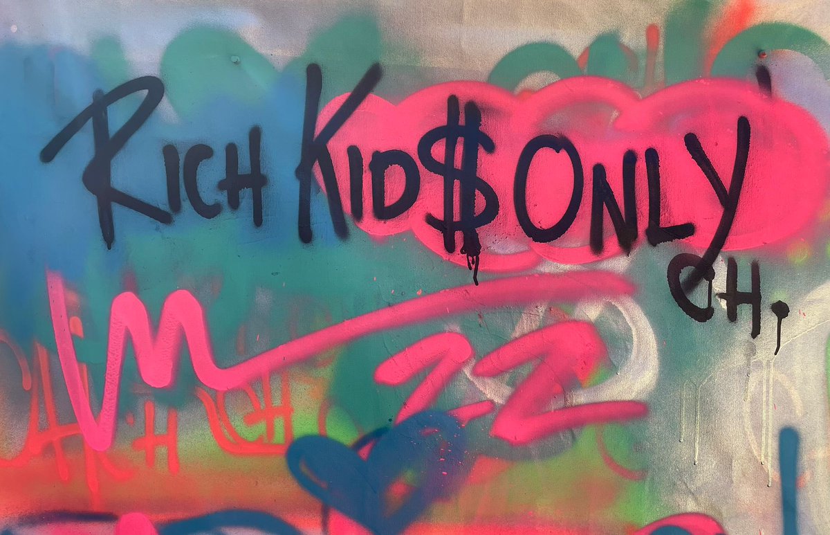 Richkidsclub_io's tweet photo. In order for us to live the life we want, we must surround ourselves with the people we want to become. The only thing we are limited with is time. You need to build financial freedom in your life to make choices that buy time.

Join our discord ⬇️ 
https://t.co/CxKRP3knTO https://t.co/tN5bv1S02s