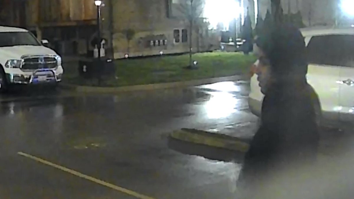 My house in London, ON 🇨🇦 was broken into on Sunday Night.

He stole all of my girlfriend's jewelry and my passport.

We've got him on camera, but nothing will happen.

So I felt like plastering his face all over the Internet, so the world can know what a 🐀 he is.

Please share.