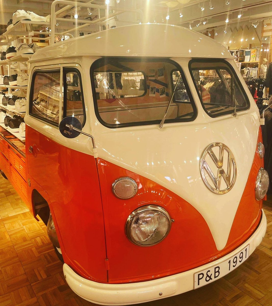 farm_vw's tweet photo. VW split screen#2022 #vw #beetle #VW #oval #zwitter #classic #bus #splitscreen #karmann #VWFarm #vwshow #trecker #beachbuggy  #bus #karmann #vwshow #trecker #t25 #santapod #vwaction #drag #dragcar https://t.co/SHHBI9gfIb