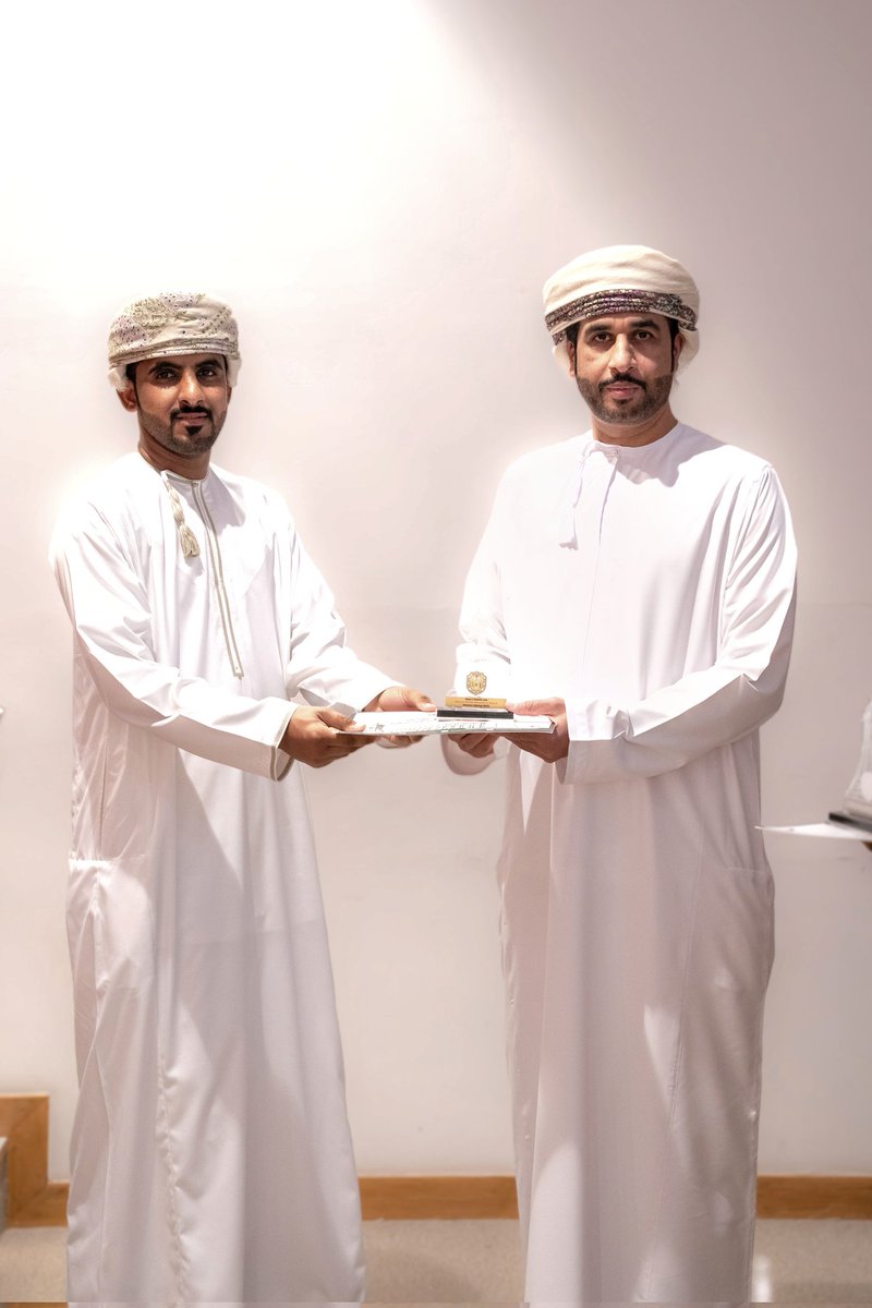 alsadi8888's tweet photo. نتقدم بخالص التهنئة للطلبة المجيدين اكاديميا (قائمة شرف العميد - ربيع ٢٠٢٢) بكلية العلوم الزراعية والبحرية، حيث تم تكريمهم خلال حفل اقيم بهذه المناسبة، سائلين المولى عز وجل لهم دوام التوفيق في الدنيا والاخرة https://t.co/EE1ix81D2T