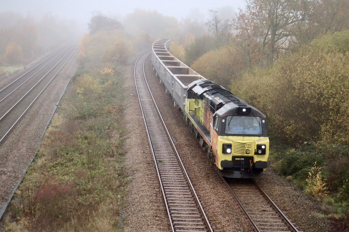 Colas Rail Freight #Class70 70805 hauling 4Z75 1050 Longport Esso Sidings > Redcar Mineral Terminal sweeps round the Up Stoke towards North Stafford Jn