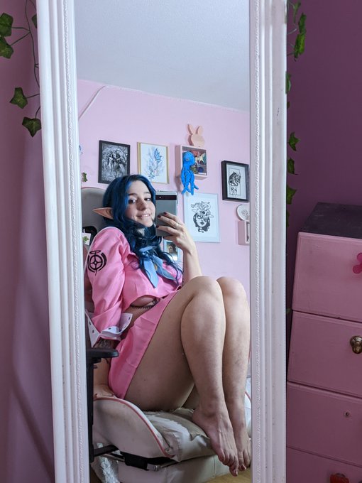 Toi aussi, tu aimes le rose quand c'est moi qui le porte ? 🥰 🥺  Do you love pink when I'm wearing it