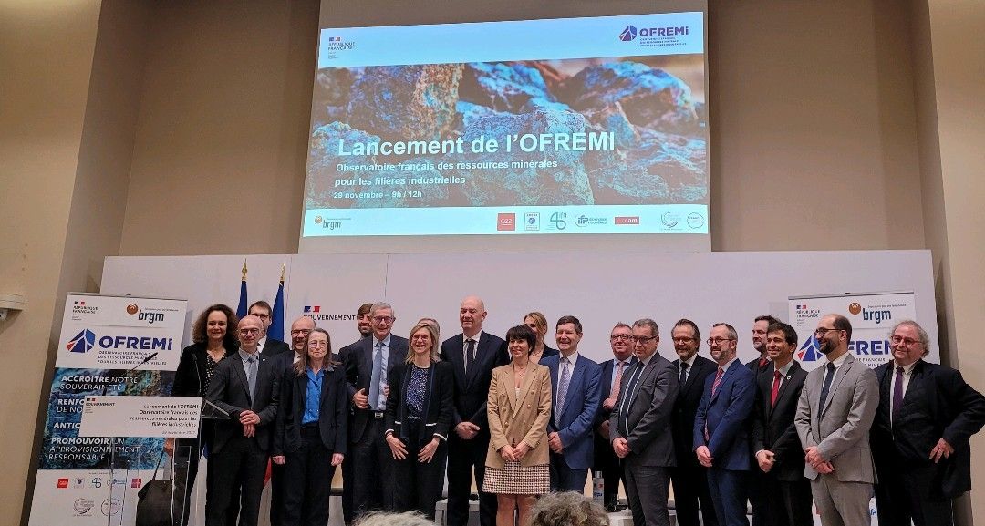 GroupeEramet's tweet photo. Suite du rapport #Varin, lancement de l’#Ofremi. "Une initiative importante que je salue. Elle va nous éclairer sur les dépendances de nos chaines de valeur et permettre aux acteurs industriels et aux États 🇪🇺de lancer les actions nécessaires à leur sécurisation". Christel Bories https://t.co/PZmnxjmhlW