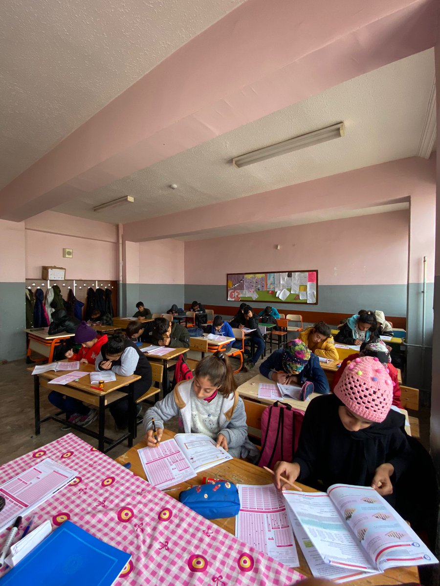 zralpanortaoku1's tweet photo. Bugün okulumuzda Eyyübiye Belediye Başkanlığının desteğiyle 7. sınıflara yönelik deneme sınavı yapılmıştır. Kurumumuz adına teşekkür ederiz.
@UrfaValiligi 
@valisalihayhan 
@EyyubiyeBel 
@mehmetkusnet 
@sanliurfammem63 
@EyyubiyeMem63
@sanliurfammem63 https://t.co/d9gzPs9zi4
