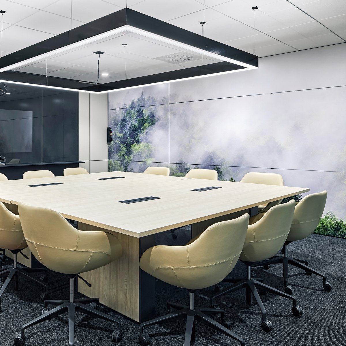 Keilhauer's tweet photo. The Ponder chair is often configured in lounge spaces, but it works beautifully in conference rooms and meeting spaces as well. This versatility can be attributed to the Ponder side chair’s customizability – it comes in four base options and three different back heights. https://t.co/OQfgquxJSl