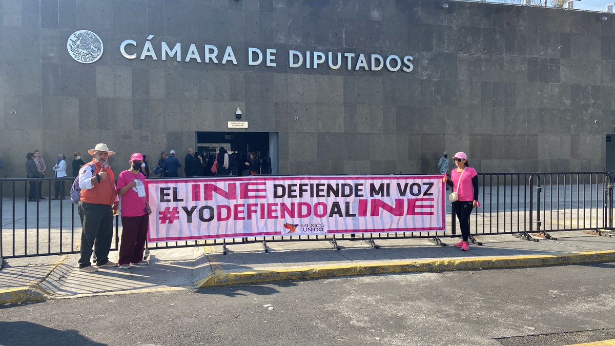 MexUnido_'s tweet photo. @MexUnido_ en defensa del INE!!
🔴Gracias al INE, MORENA pudo ganar. Hoy quieren quitarlo para que no gane NADIE MÁS.
#YoDefiendoAlINE #ElINENoSeToca #NoTeMetasConMiINE #SalvemosAlINE https://t.co/jpChukbMR4