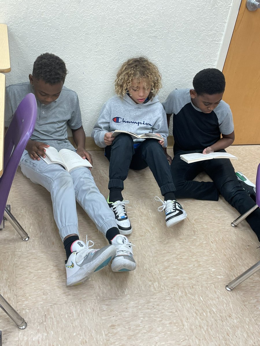 abbieburnette's tweet photo. End our morning Language Arts block with Because of Winn Dixie. Reading for fun is a must! Creating life long readers. 📕 @ElbridgeGaleES #readforfun #readwithfriends https://t.co/lpUsj10gnj