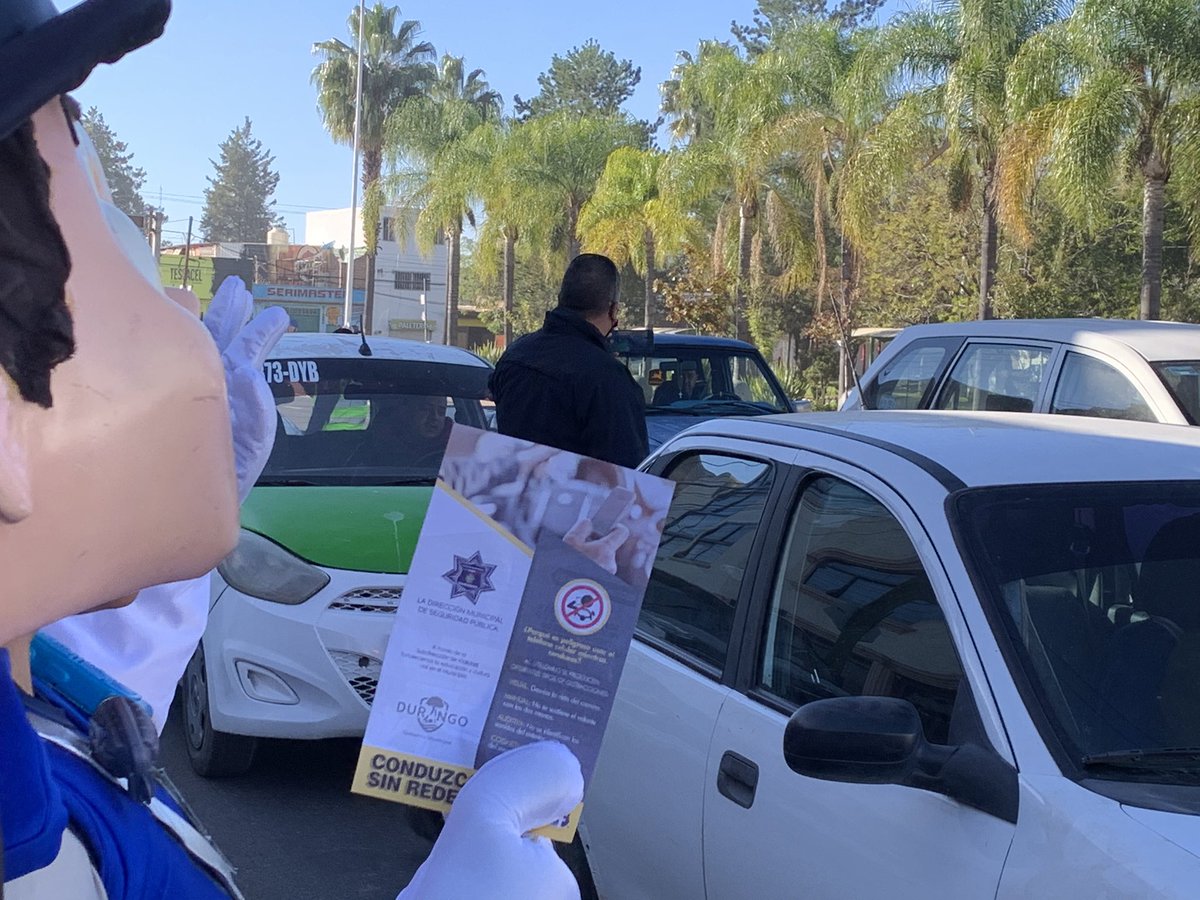 DMSPDGO's tweet photo. Hagamos conciencia y conduzcamos sin redes 📵 ✅ recuerda que un segundo de distracción lo cambia todo. #ContigoDurango #CasaSegura https://t.co/Wrxiac3fqT