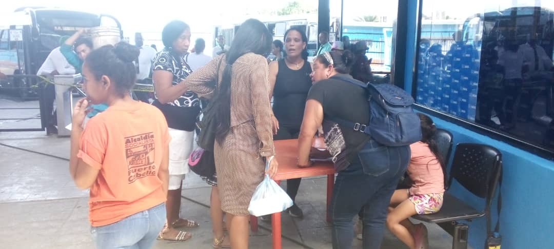 cmdnapc's tweet photo. Siguiendo instrucciones del alcalde @JCbetancourt72 continuamos con nuestro #PuntoDeControl en instalaciones del @terminalpc para prevenir el traslado ilegal de niños y adolescentes... @apuertocabello @MaDanielaDiaz31 @rafaellacava10 https://t.co/jgpLPpTk7L