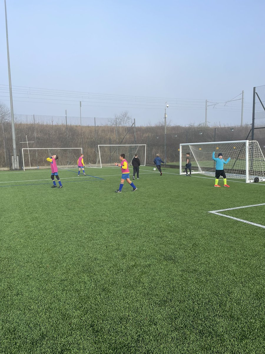 ASC_Jen's tweet photo. The first of many Graeme Cluster Football Festivals today!
Well done to @VictoriaPrimSch @LauriestonPS for their excellent sportsmanship and game play today! 

Shout out to the @GHS_PEdept referees who kept our games running like clockwork @MrRobinsonPE_ https://t.co/6qvTPvt7wW