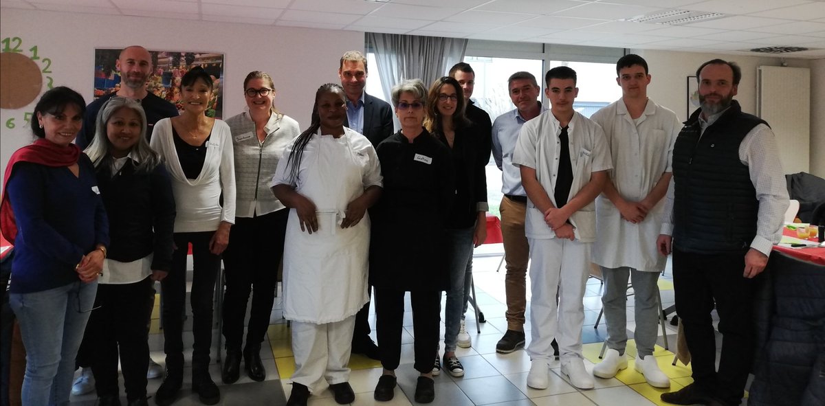 Jessica_SdsB's tweet photo. 2️⃣ème #restaurant #éphémère à #Gisors 🍴😃🍴
Une belle journée qui s'achève avec un nouveau partenariat entre l'agence @Poleemploi_Ndie de #Gisors et le @LpoLouiseMichel 😀🥰
@StefaniCyrille @VincentdeBiasio Morgane, Carl, Christophe et Florian 😘 https://t.co/nLSGVdllys