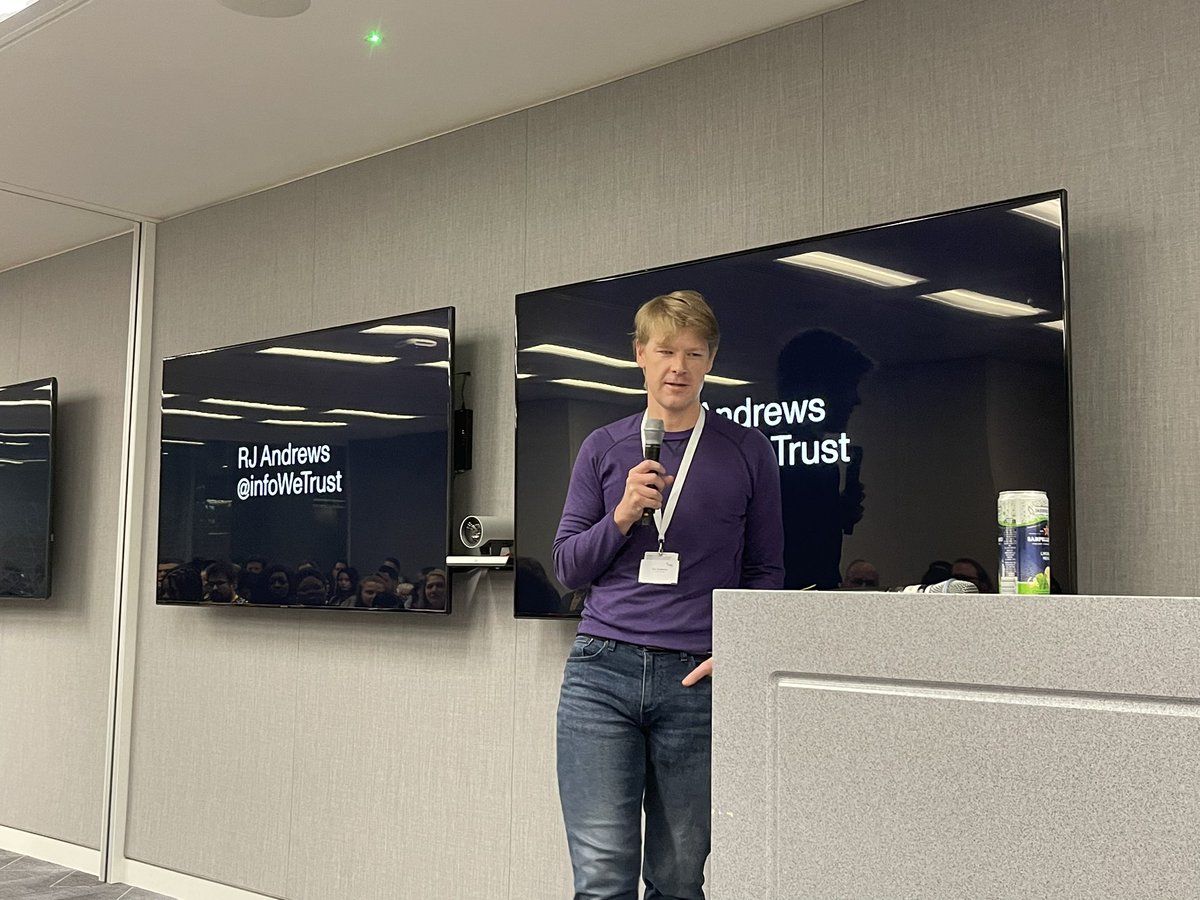 ToreLev's tweet photo. Finishing up 2 great days in London with the #datafam at #Vizit with the best @tableau fans.
Fantastic to be on stage with @RinconAnnabelle & @TheHeidiK! Looking forward to the next #TCEurope?
Now: @infowetrust https://t.co/Yq3HlQVkJF