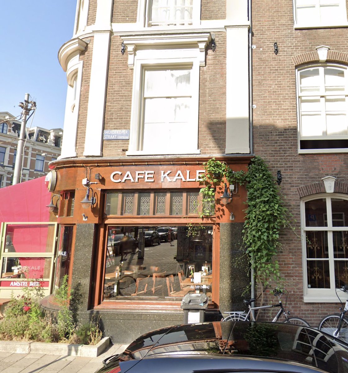 toeterturk's tweet photo. Mijn tweetalige brein raakt altijd verward als ik fiets langs Café Kale https://t.co/iqqzK51mGt