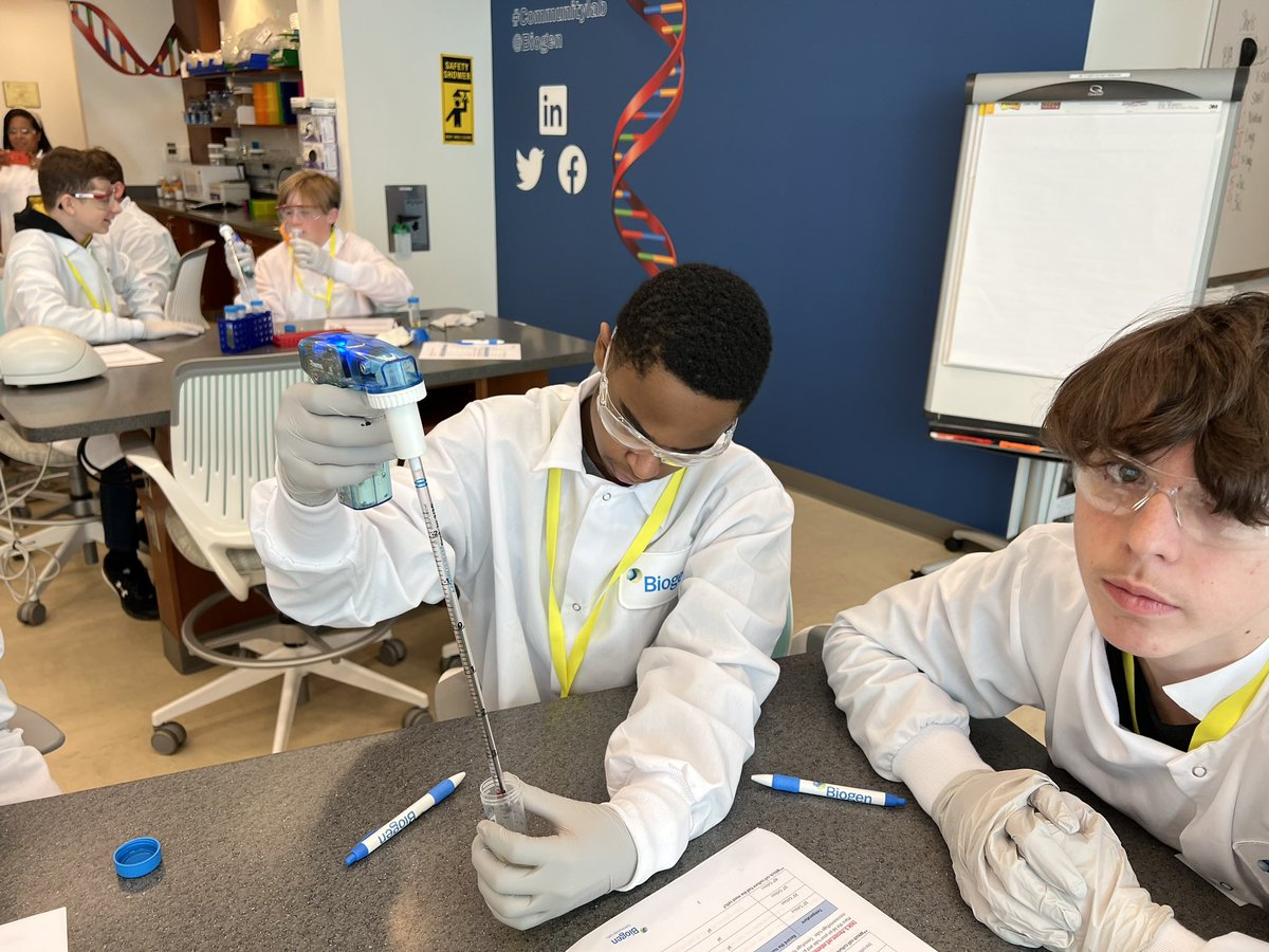 mrscottrobison's tweet photo. Great lesson on qualitative vs quantitative data as part of learning how cells are used in biotech @biogen RTP #communitylab https://t.co/jLfvPn2kzY