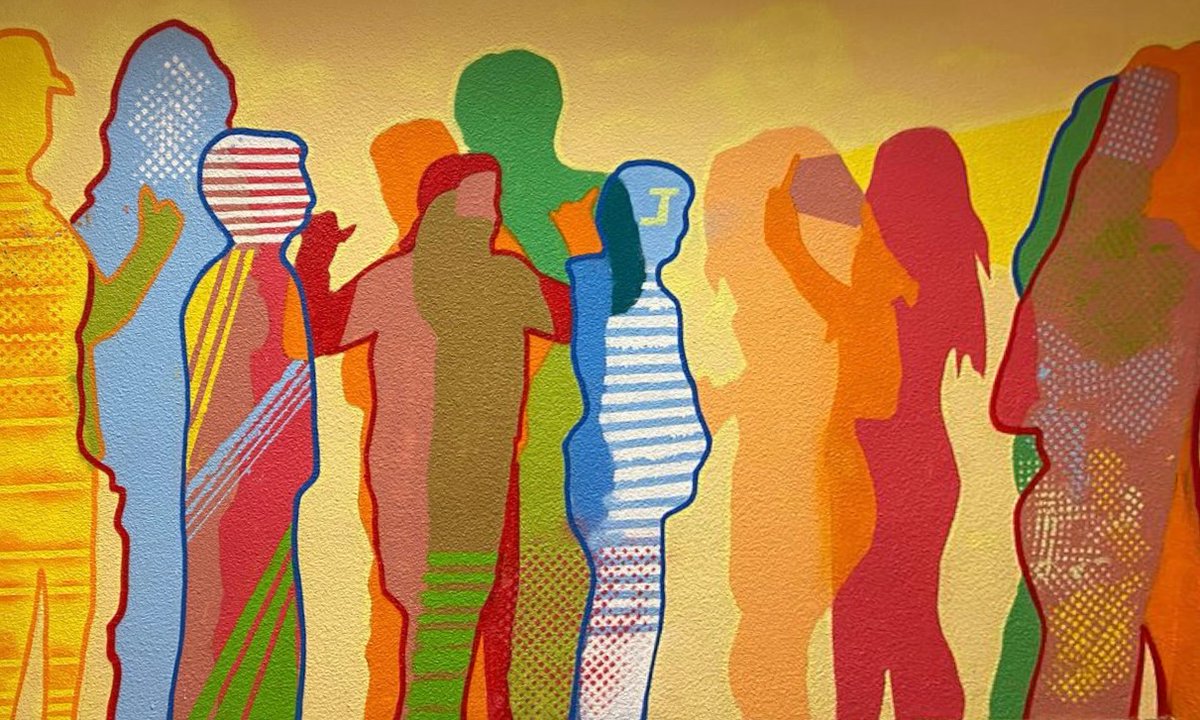 iestovar's tweet photo. 🖼 Alumnos del instituto y del CEAS Casa Cuna han terminado el mural que ahora decora el Aula 308 del @iestovar
🙌🙌 Resultado espectacular 👏👏
#Redecorando espacios #TovarSostenible
#centrosbits de @educacyl https://t.co/h4OdYdf12j