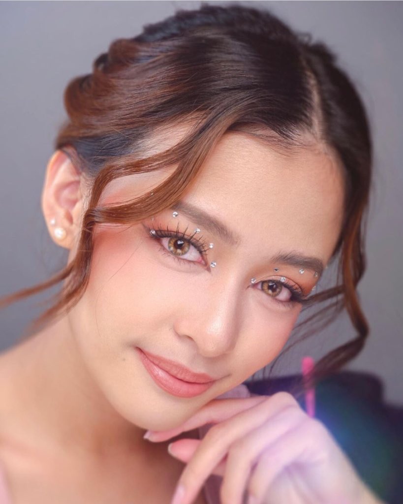 dANDIfam_OFC's tweet photo. Happy 2nd ANDIversary to all dandifam! 🥳. More years to celebrate &amp; more sparkle to our dearest Andi Abaya, We are truly grateful to everyone who has been there to support this fanbase and of course Andi. Truly this family is AMAZINGLY beautiful 💜.

#AndiAbaya | @iamandiabaya https://t.co/KuVAzC88az