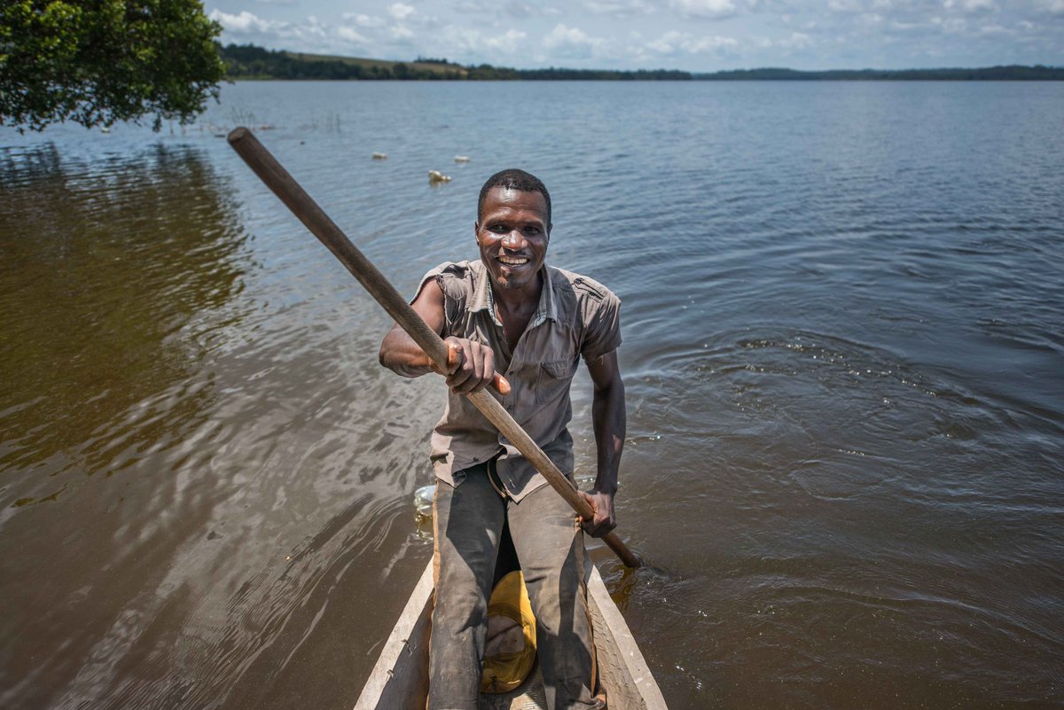 undpgabon's tweet photo. Notre lac, notre avenir: L'Organisation Écologique des Lacs et de l'Ogooué #OELO recevra le #EquatorPrize 2022 pour son travail de création de pêcheries durables au Gabon.
Célébrons leur travail demain lors de la cérémonie de remise du Prix à 15h🇬🇦 👉🔗 https://t.co/A8Gs5xw9HM https://t.co/dph0gBOQCN