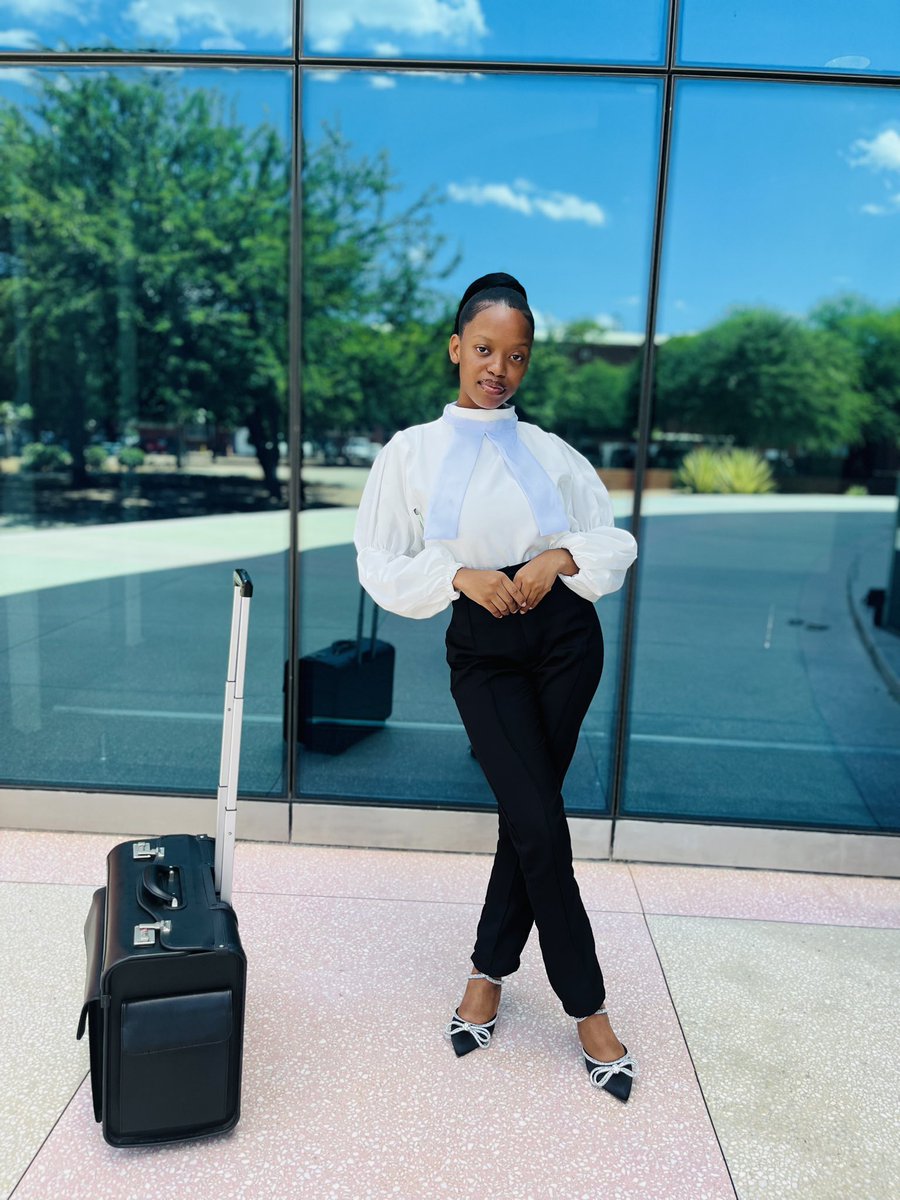 miss_edibles's tweet photo. Had my last moot court the other day.🥺
Ps: I made my outfit.🫶🏼 https://t.co/2TxjJJHZYN